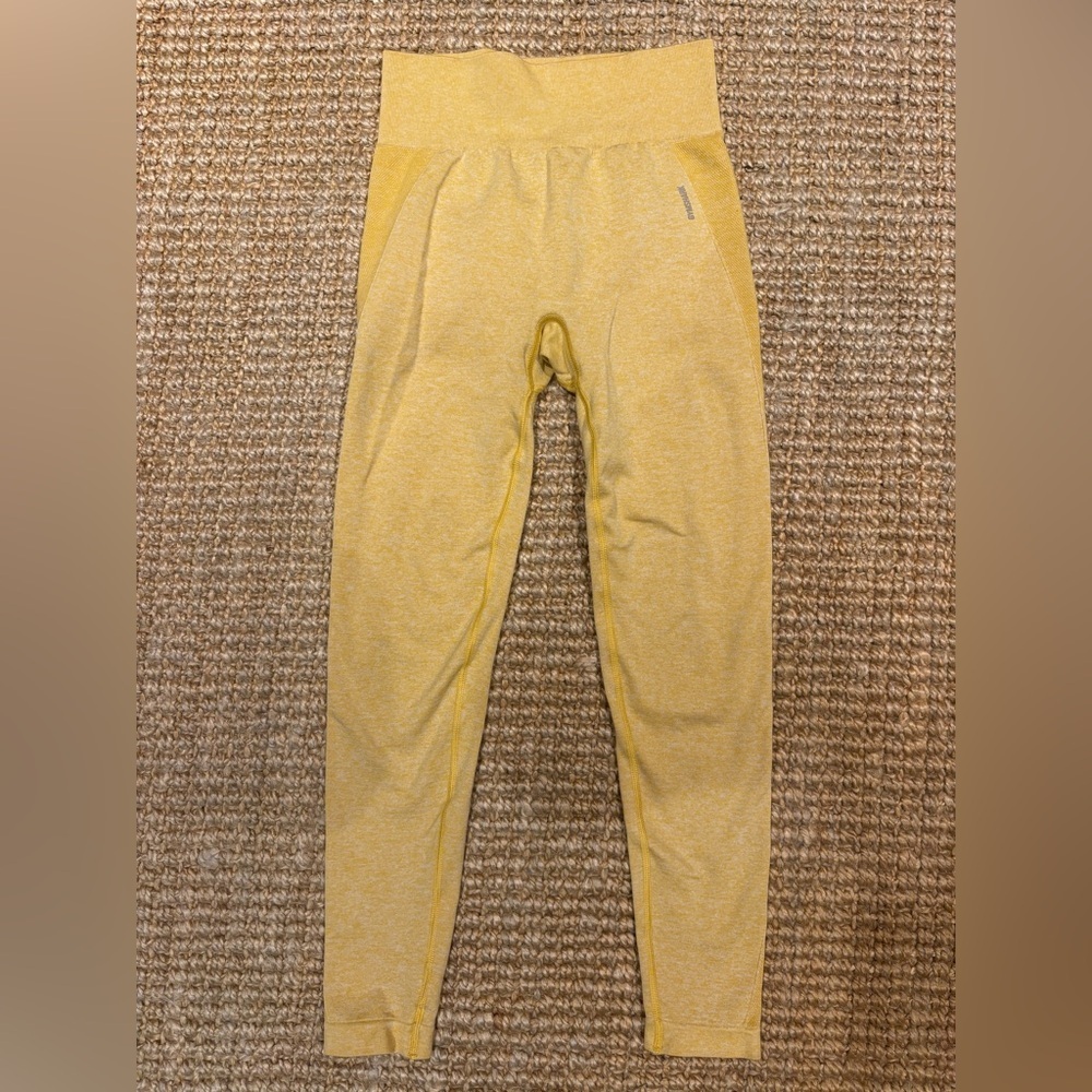 Brand new women’s Gymshark Yellow Leggings size 2